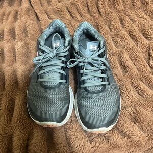 Women’s Under Armour tennis shoes size 8.5